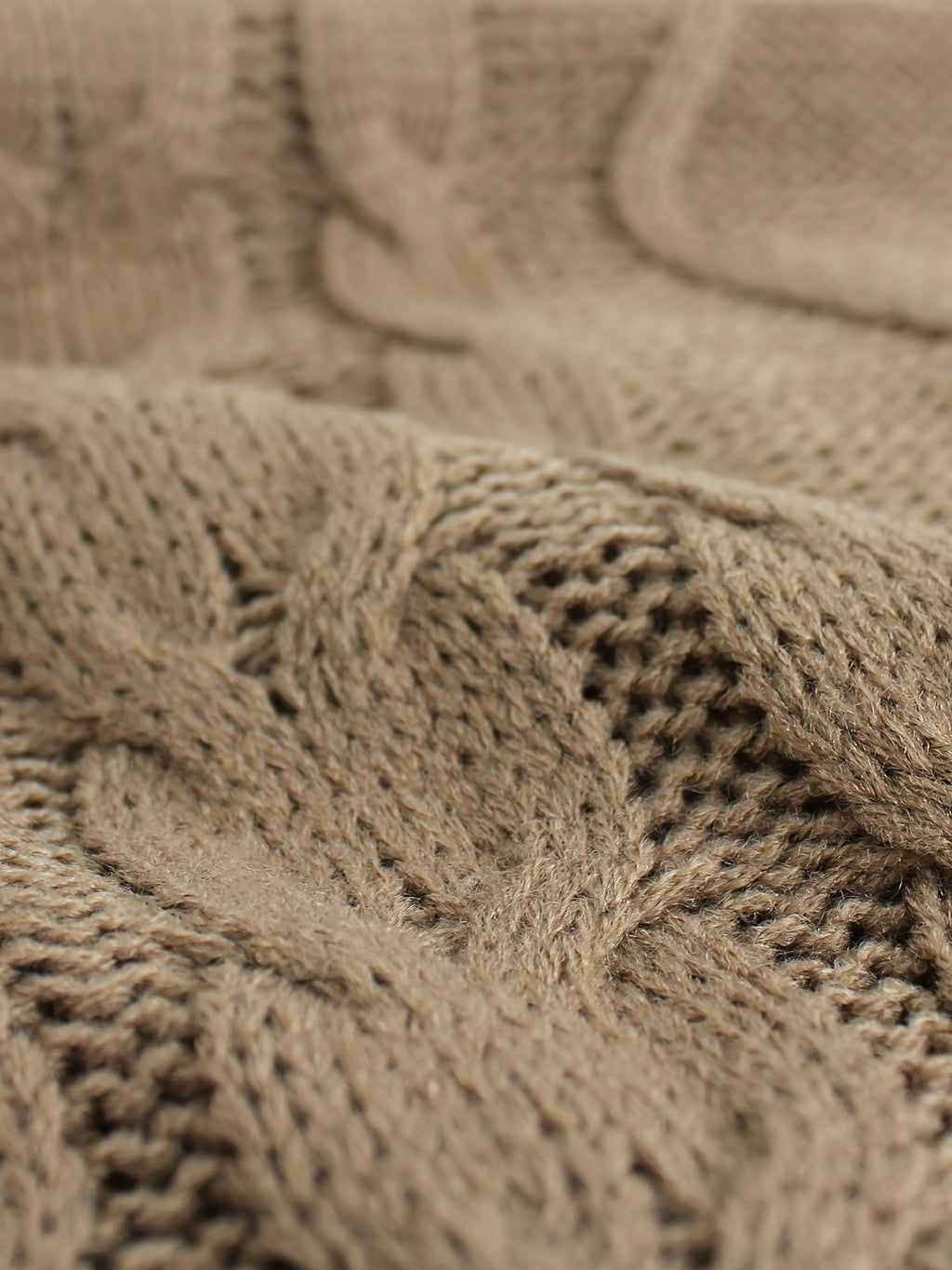Women's Sleeveless Cable Knit Layering Slipover with V-Neck