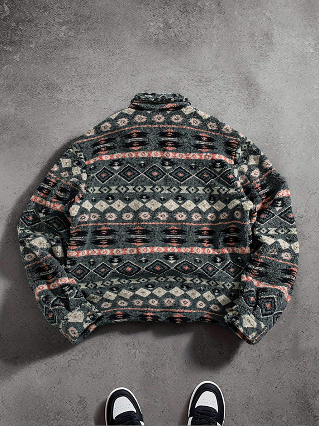 Men's Relaxed Plush Fleece Jacket with Pointed Lapels and Welt Pockets