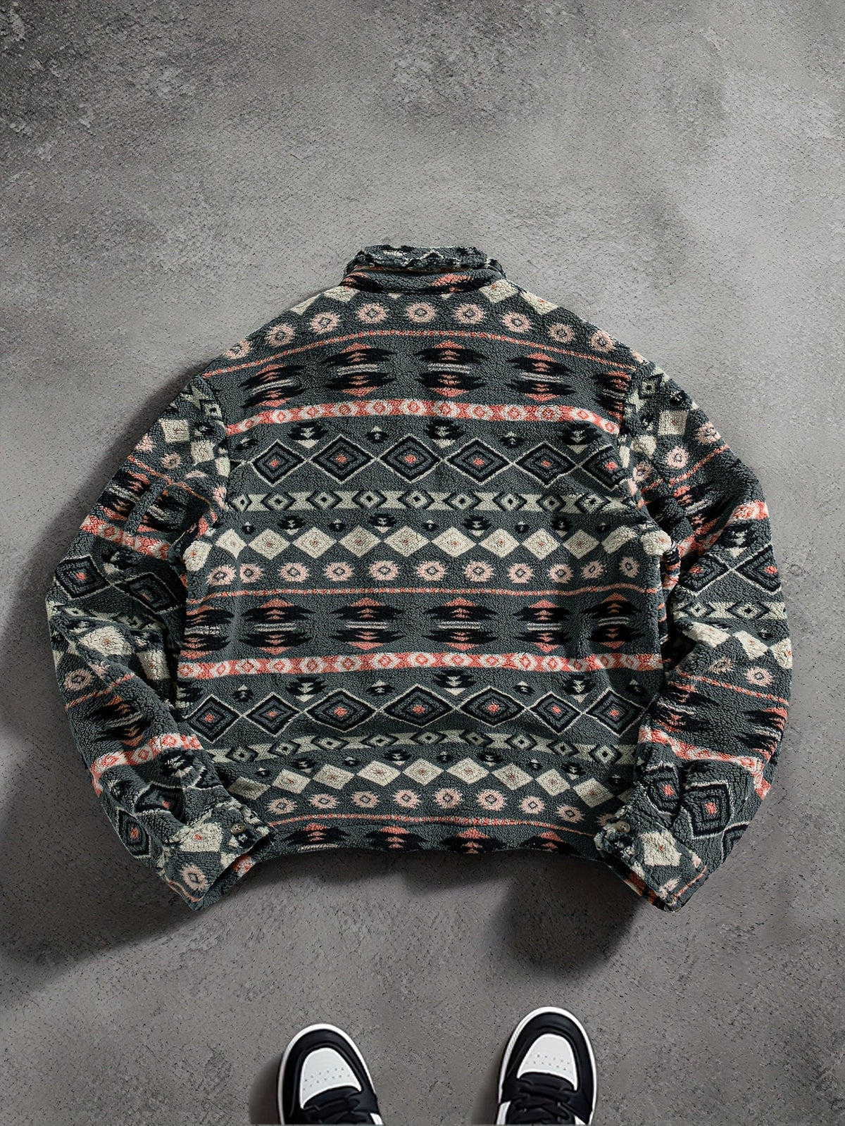 Men's Relaxed Plush Fleece Jacket with Pointed Lapels and Welt Pockets
