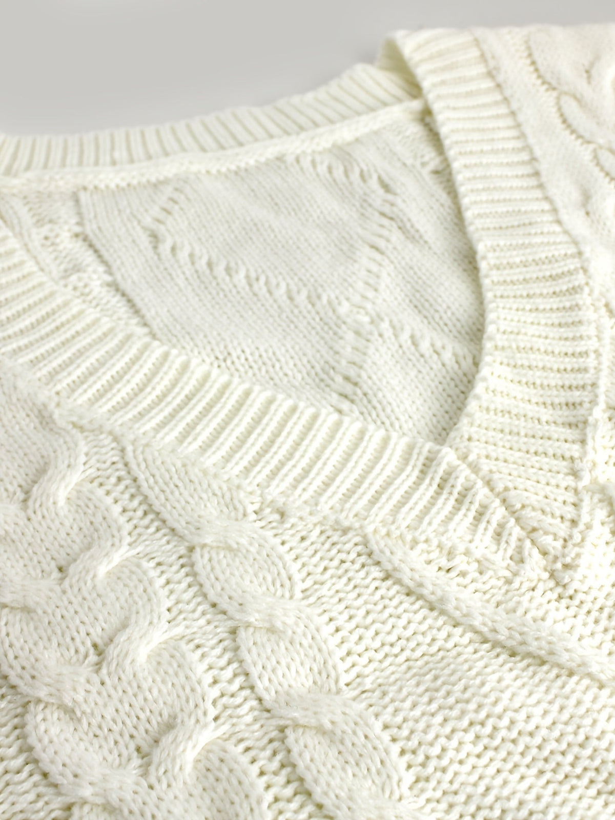 Women's Sleeveless Cable Knit Layering Slipover with V-Neck