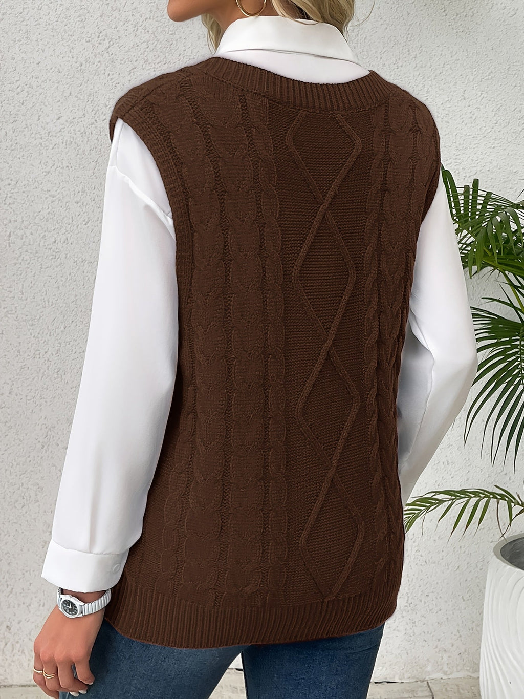 Women's Sleeveless Cable Knit Layering Slipover with V-Neck