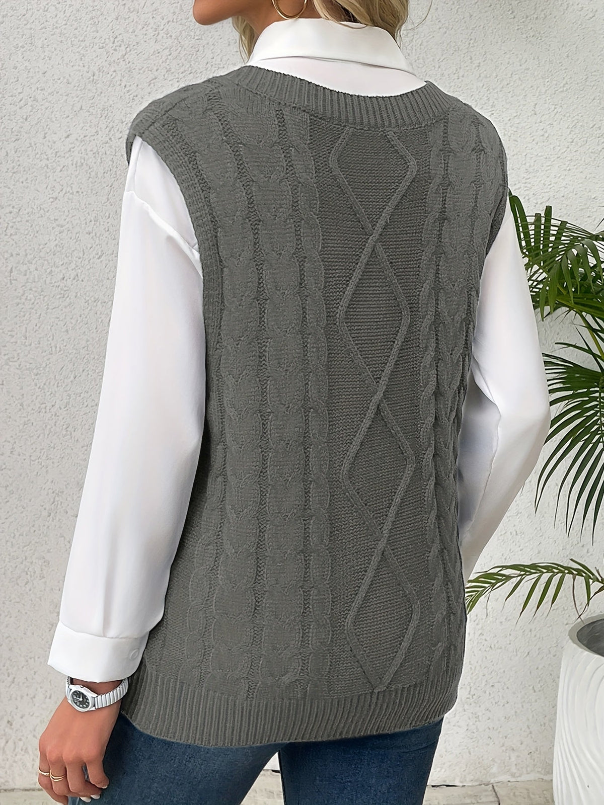 Women's Sleeveless Cable Knit Layering Slipover with V-Neck