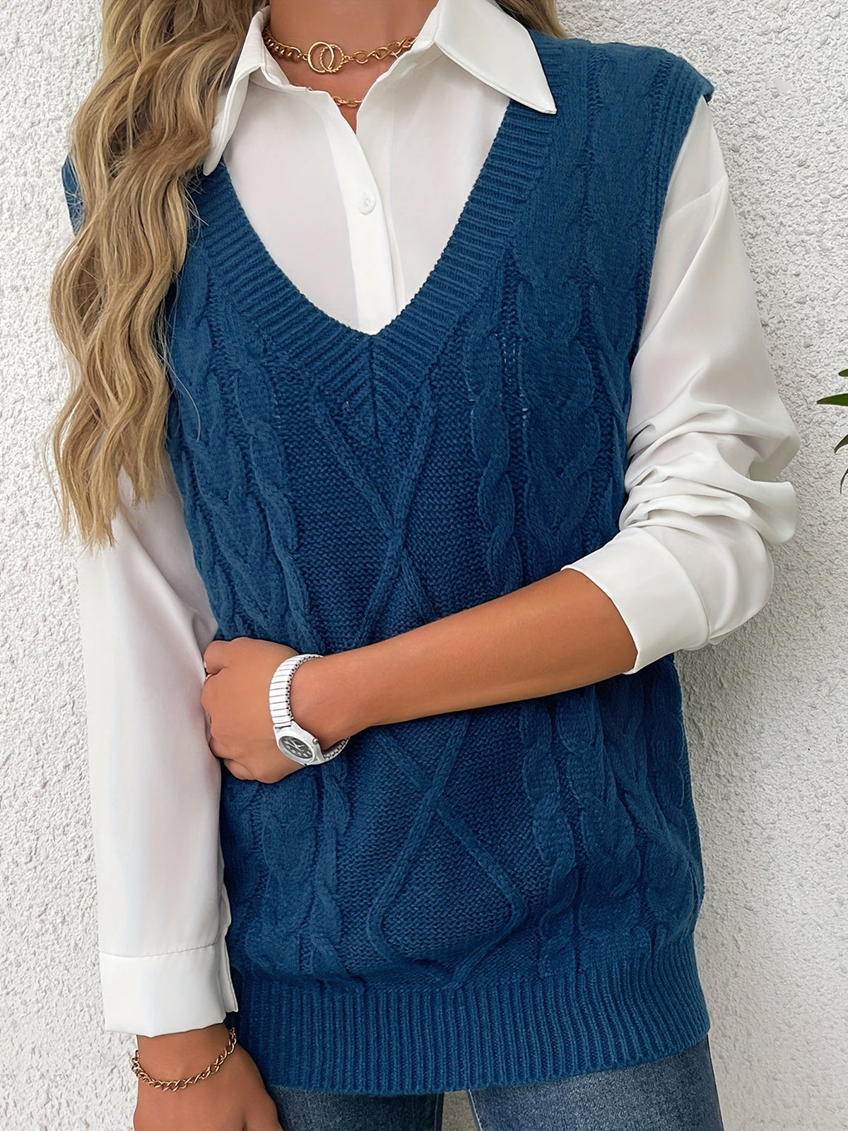 Women's Sleeveless Cable Knit Layering Slipover with V-Neck