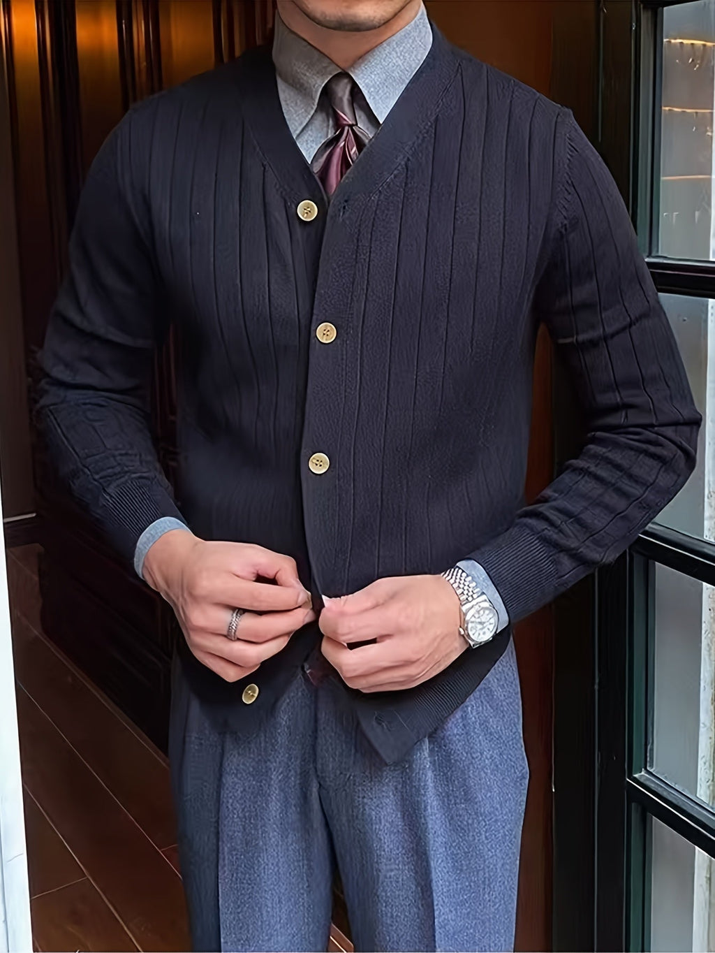 Men's Relaxed Knitted Cardigan with Button Front for Cool Evenings