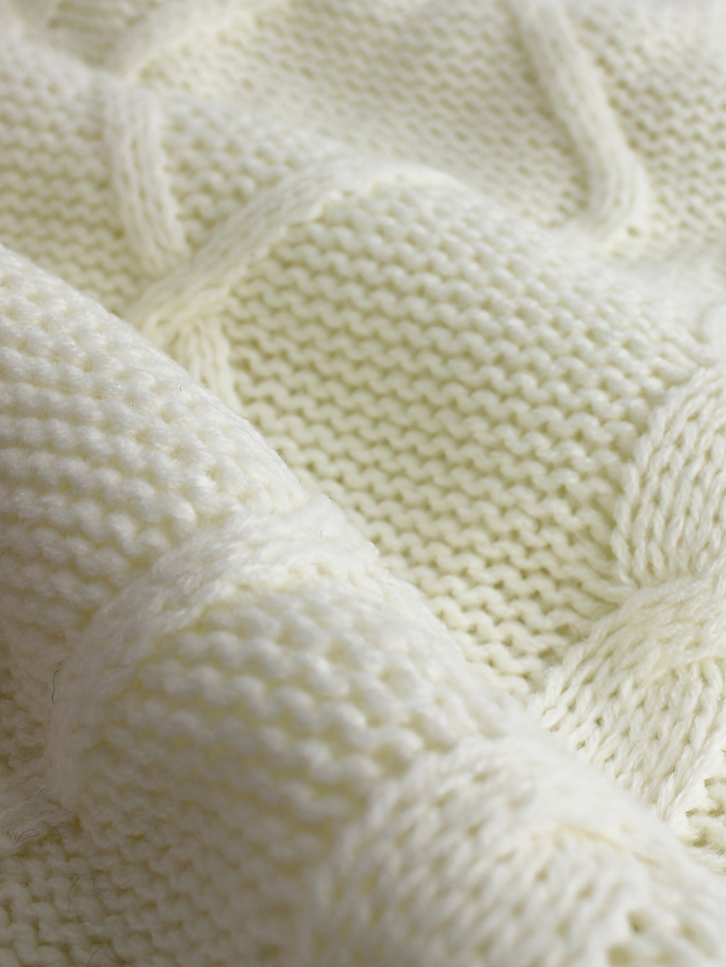Women's Sleeveless Cable Knit Layering Slipover with V-Neck