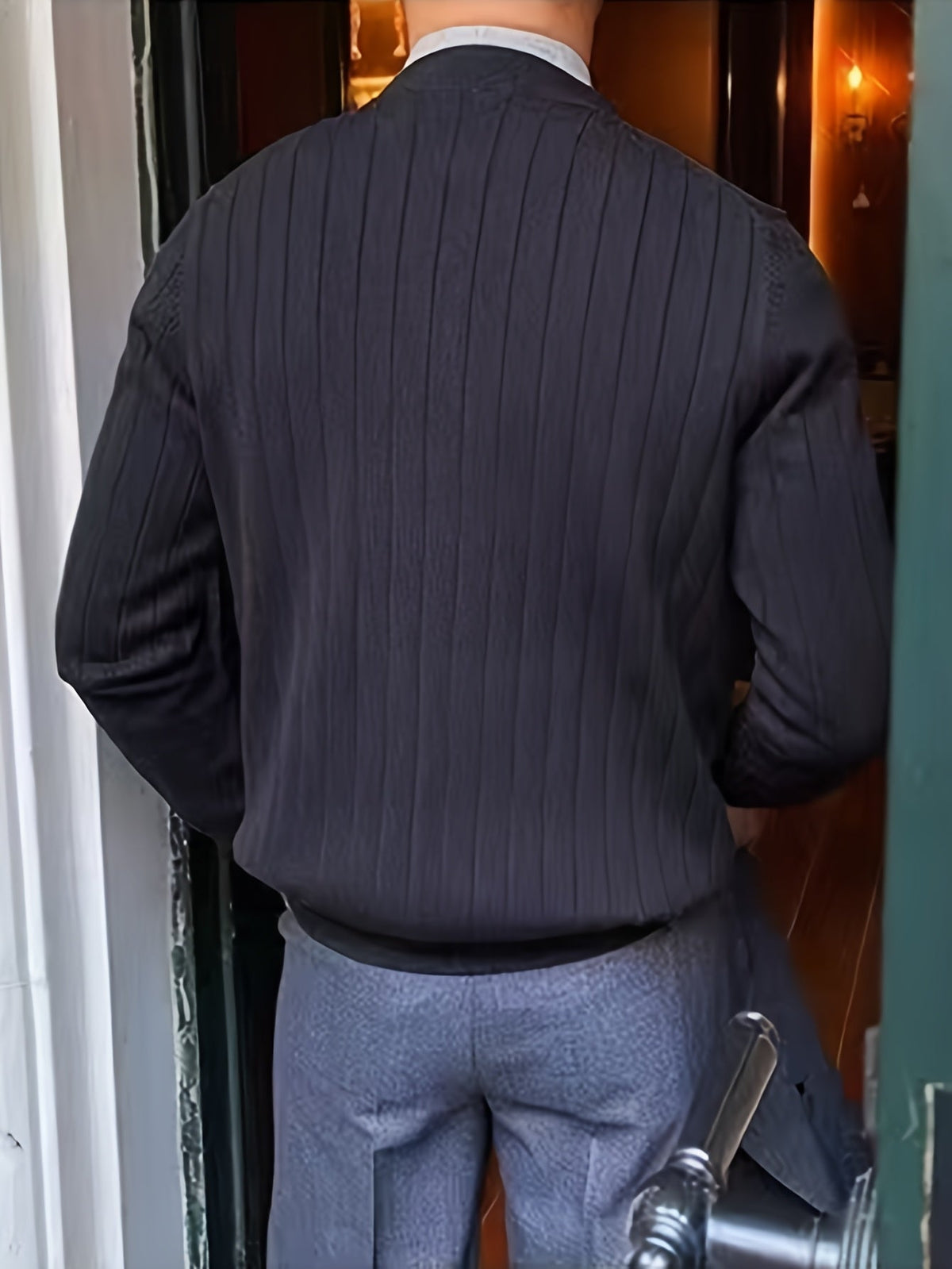 Men's Relaxed Knitted Cardigan with Button Front for Cool Evenings