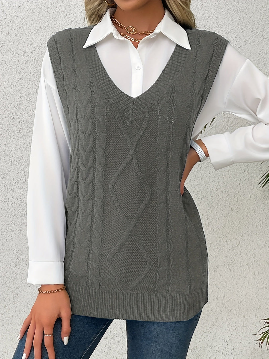 Women's Sleeveless Cable Knit Layering Slipover with V-Neck