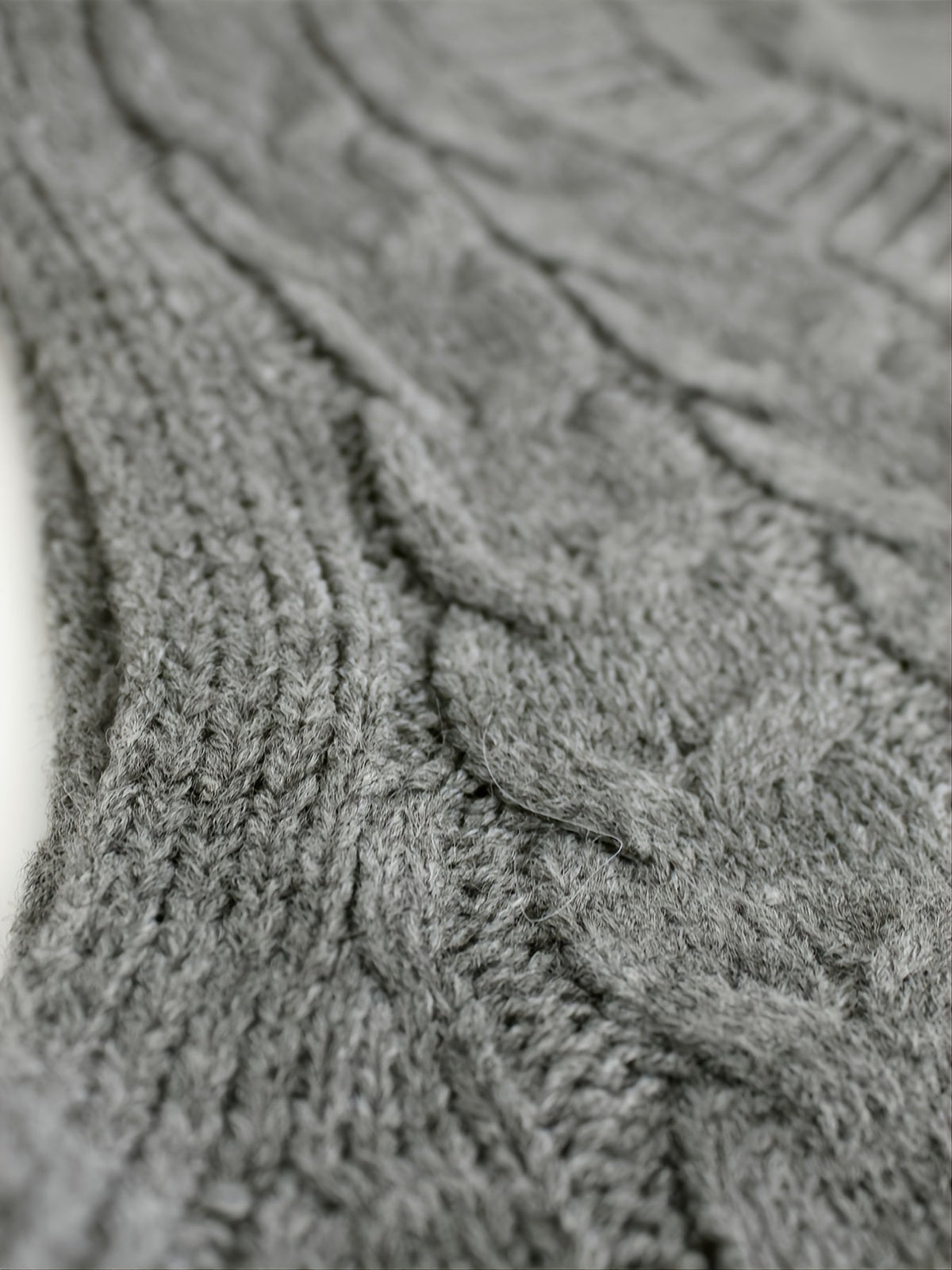 Women's Sleeveless Cable Knit Layering Slipover with V-Neck