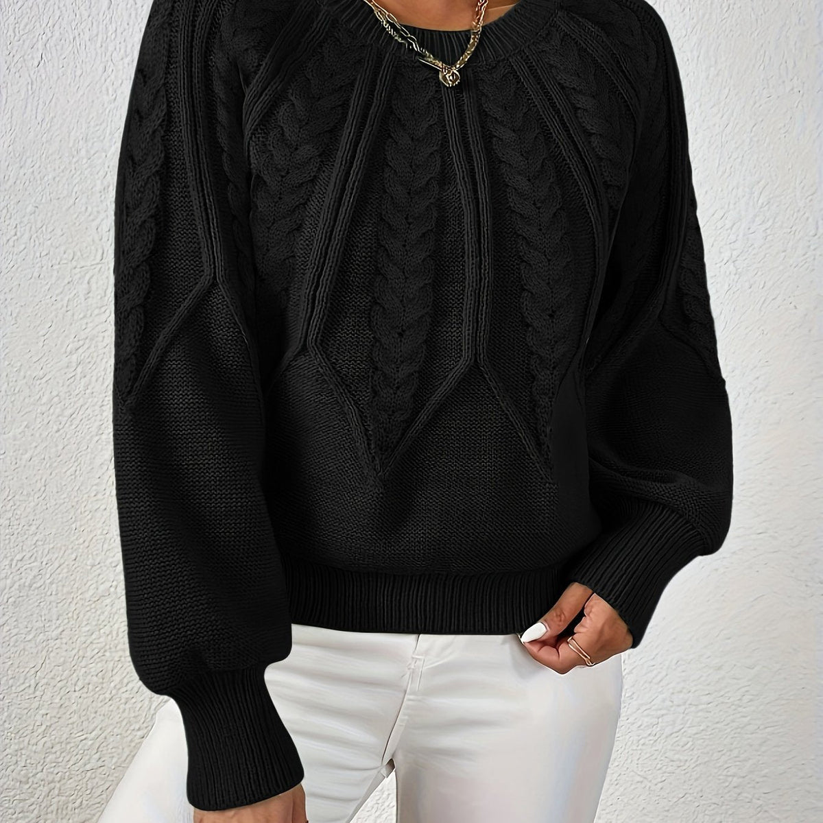Women's Everyday Raglan Cable-Knit Jumper with Round Neckline - Black
