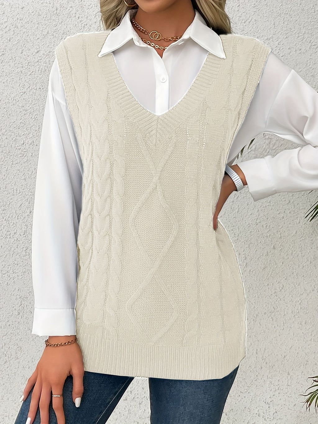 Women's Sleeveless Cable Knit Layering Slipover with V-Neck