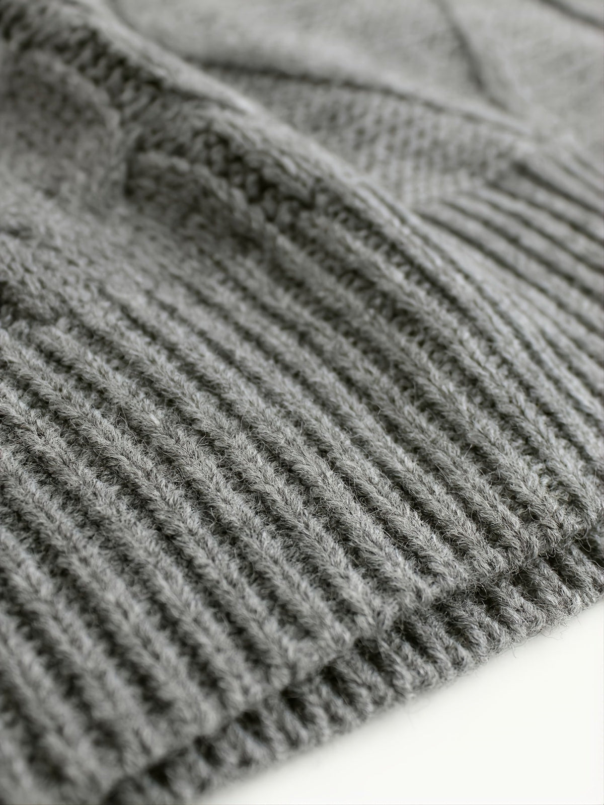 Women's Sleeveless Cable Knit Layering Slipover with V-Neck