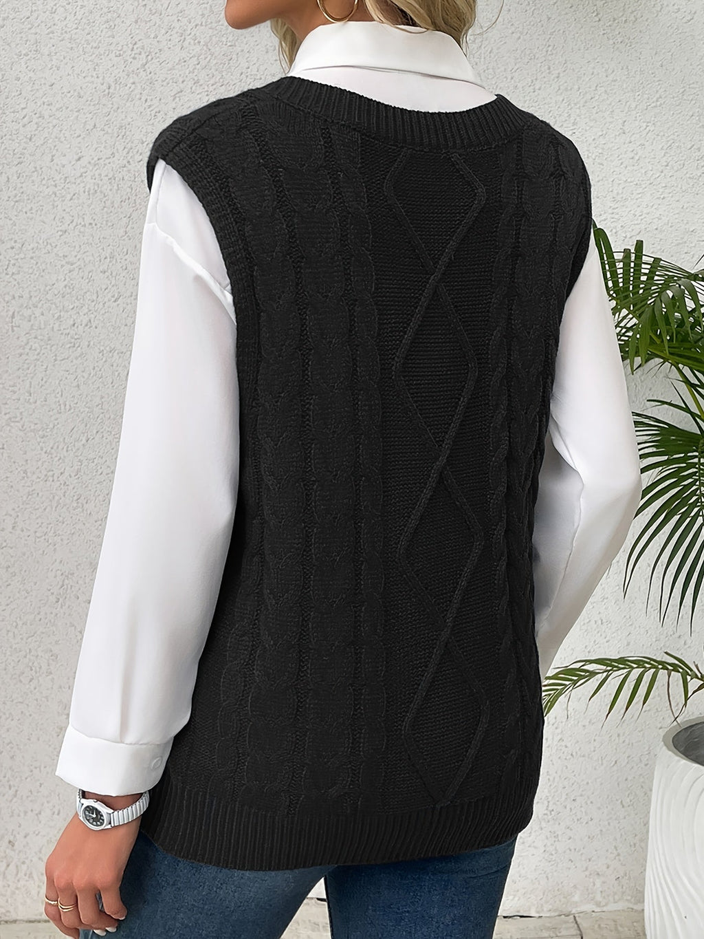 Women's Sleeveless Cable Knit Layering Slipover with V-Neck