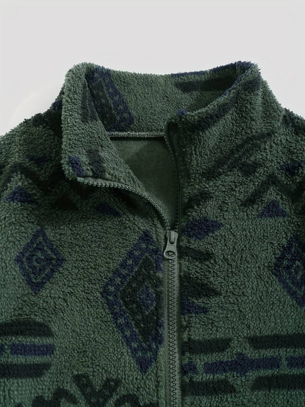 Women's All-Over Pattern Plush Jacket with Relaxed Fit and Zip