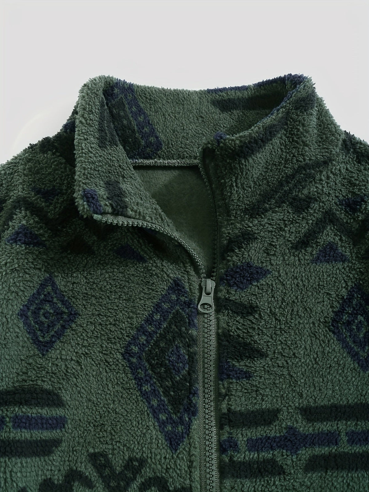 Women's All-Over Pattern Plush Jacket with Relaxed Fit and Zip