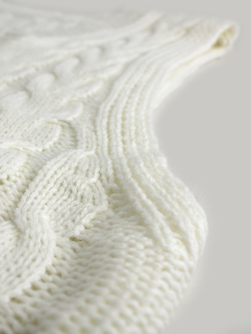Women's Sleeveless Cable Knit Layering Slipover with V-Neck