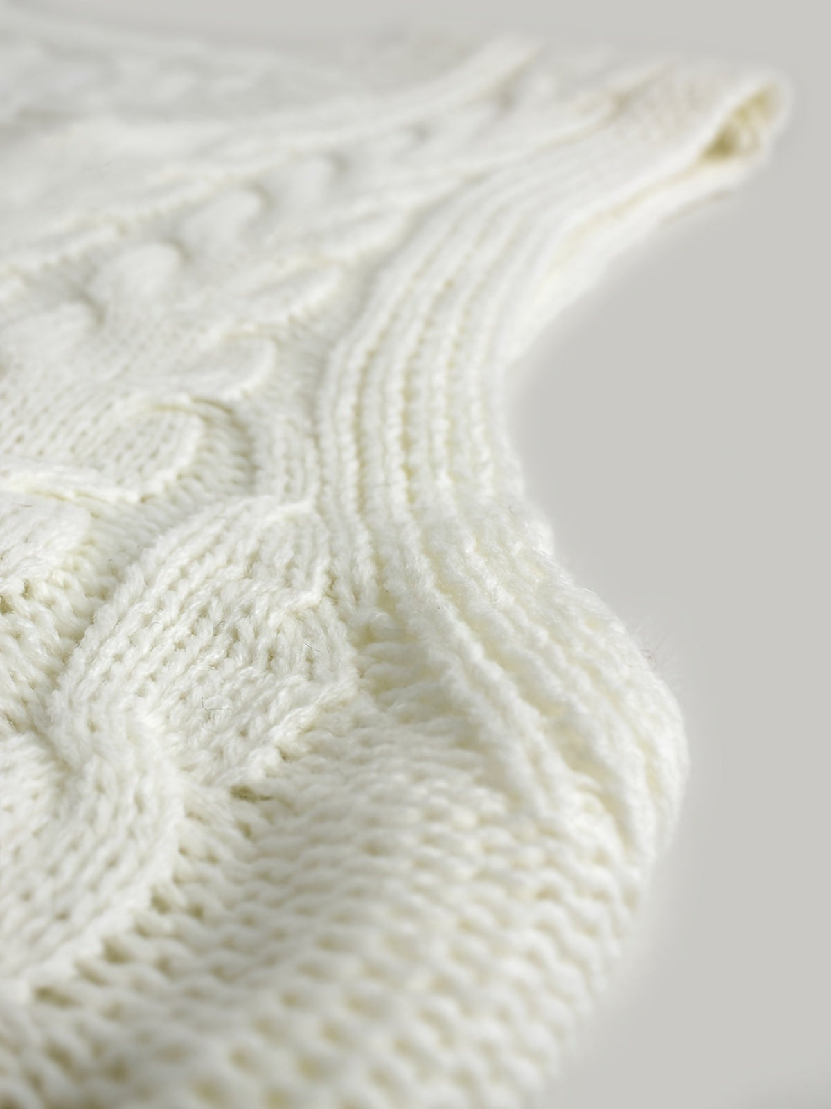 Women's Sleeveless Cable Knit Layering Slipover with V-Neck