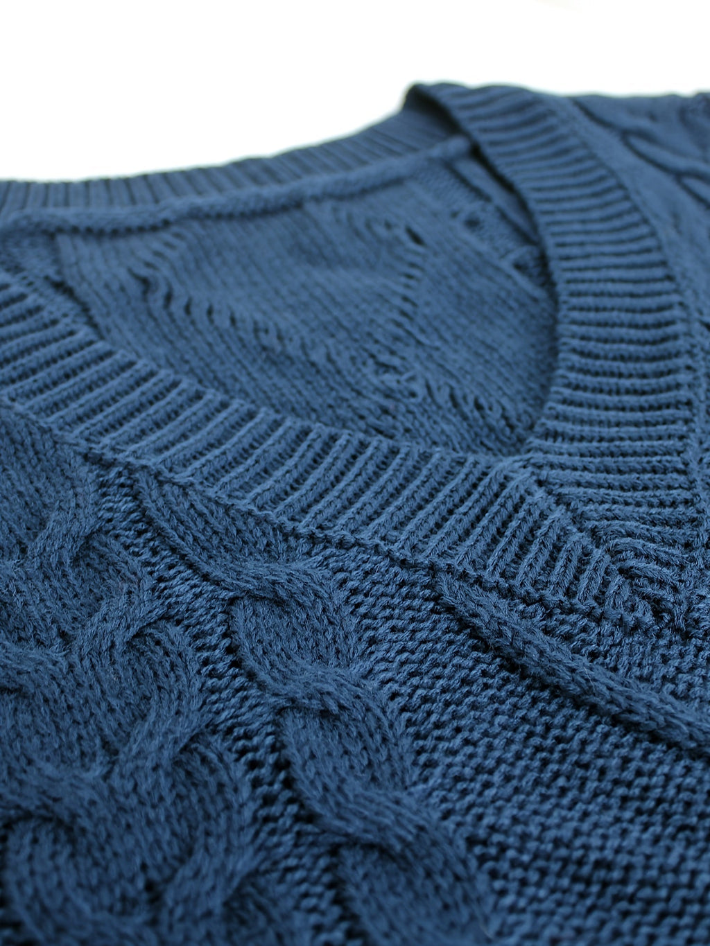 Women's Sleeveless Cable Knit Layering Slipover with V-Neck