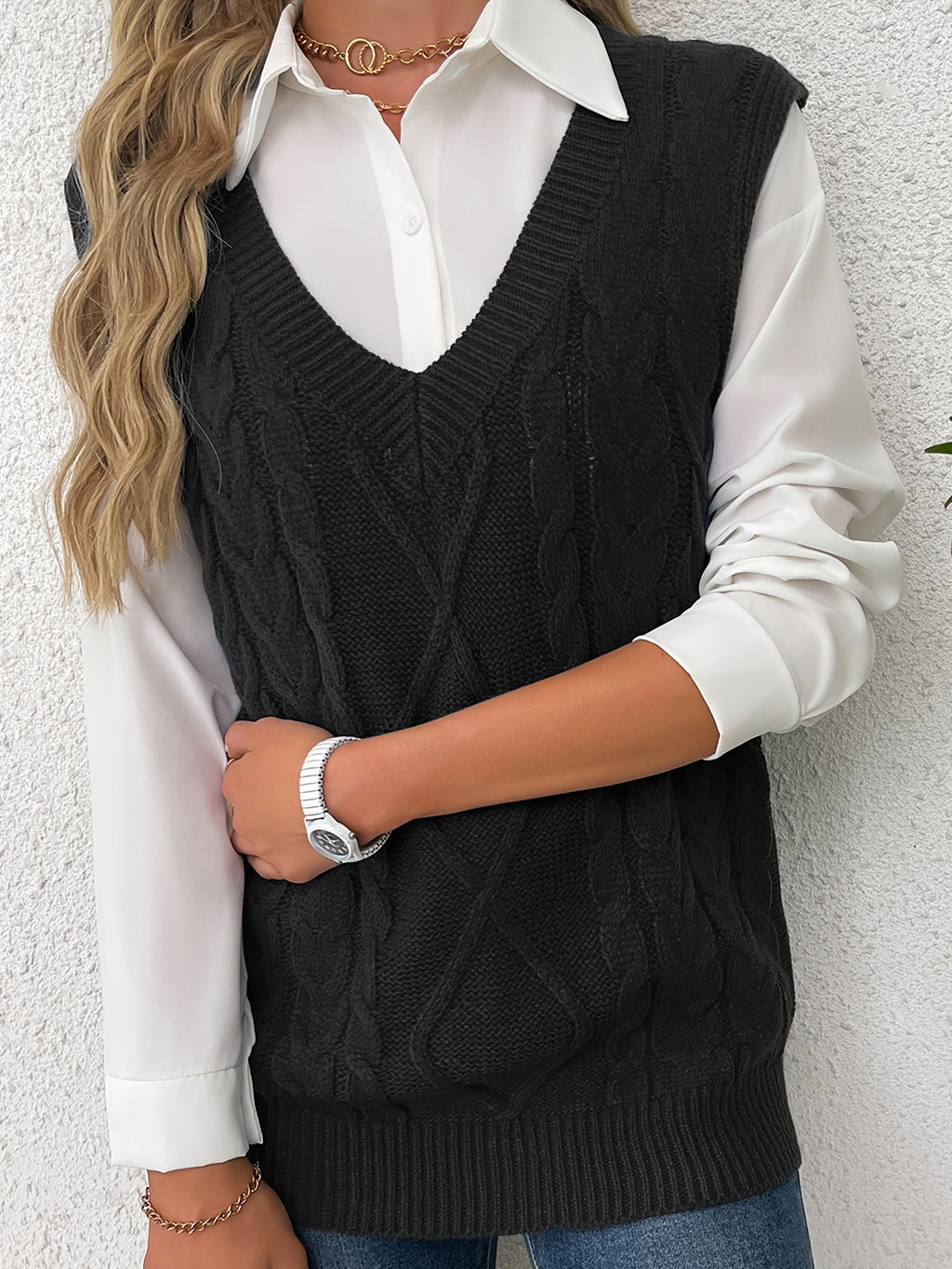 Women's Sleeveless Cable Knit Layering Slipover with V-Neck