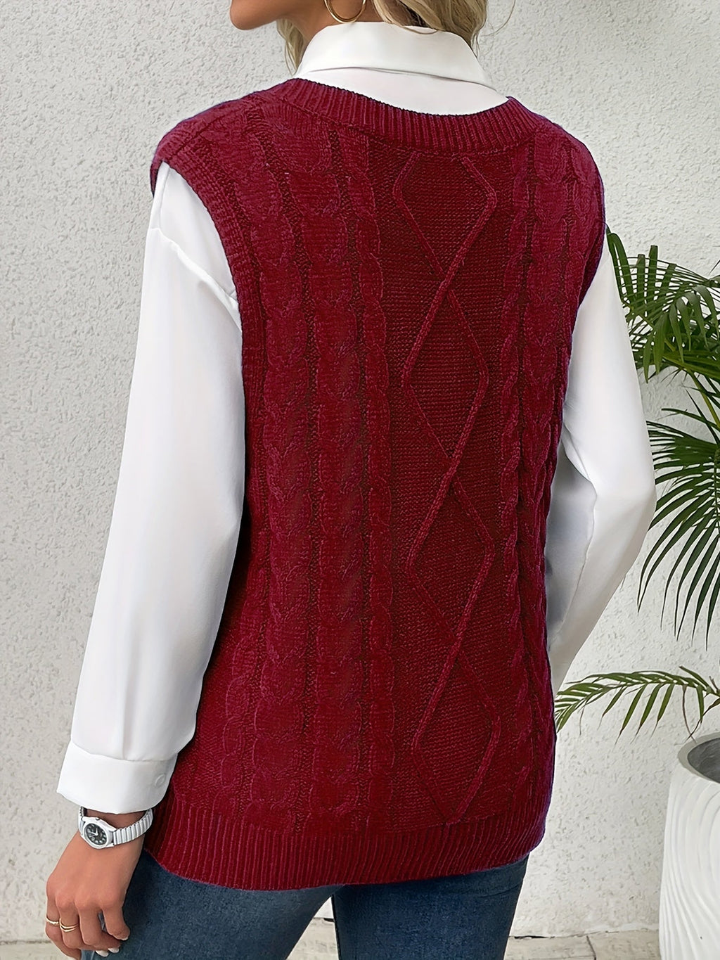 Women's Sleeveless Cable Knit Layering Slipover with V-Neck