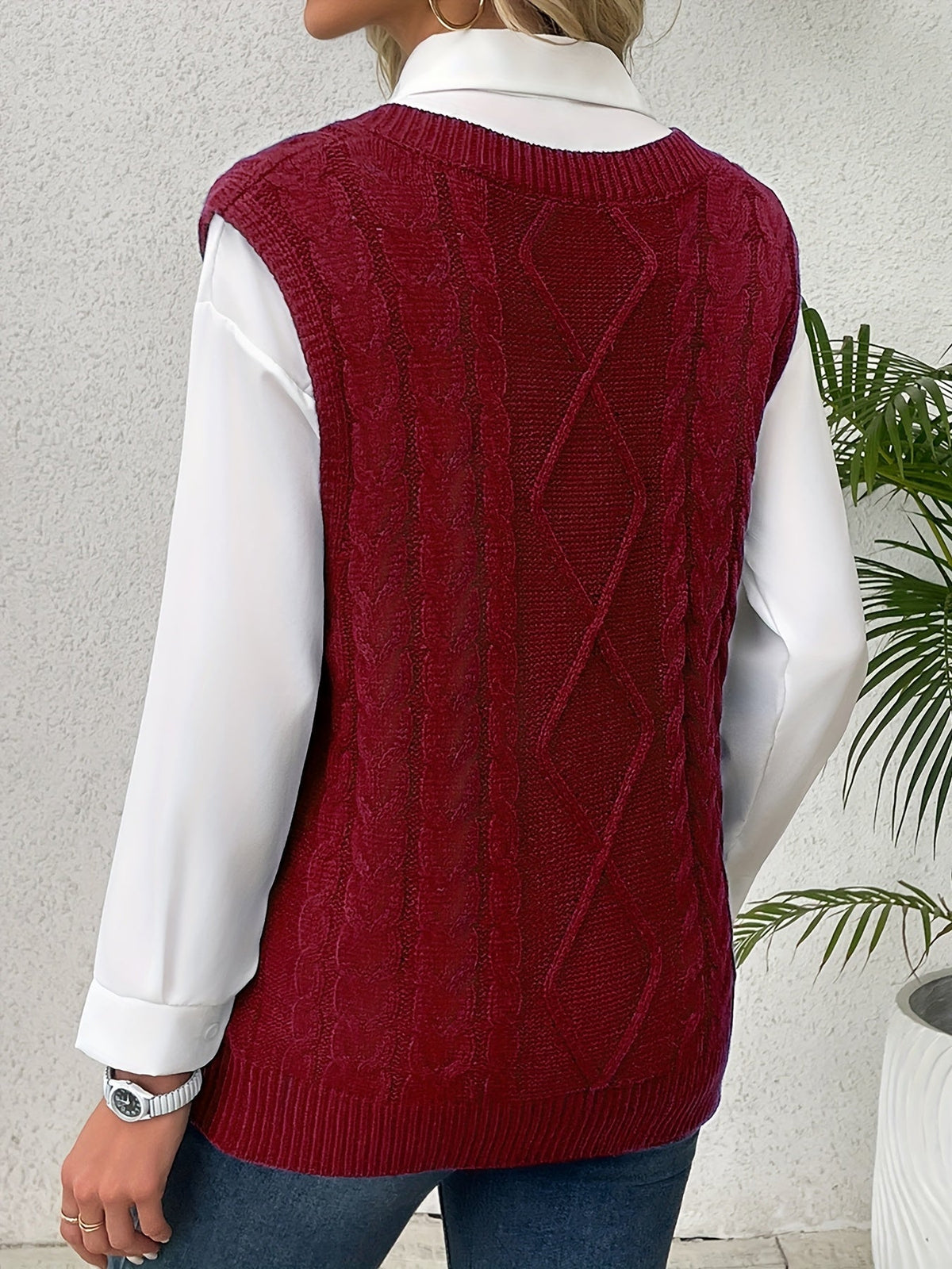 Women's Sleeveless Cable Knit Layering Slipover with V-Neck