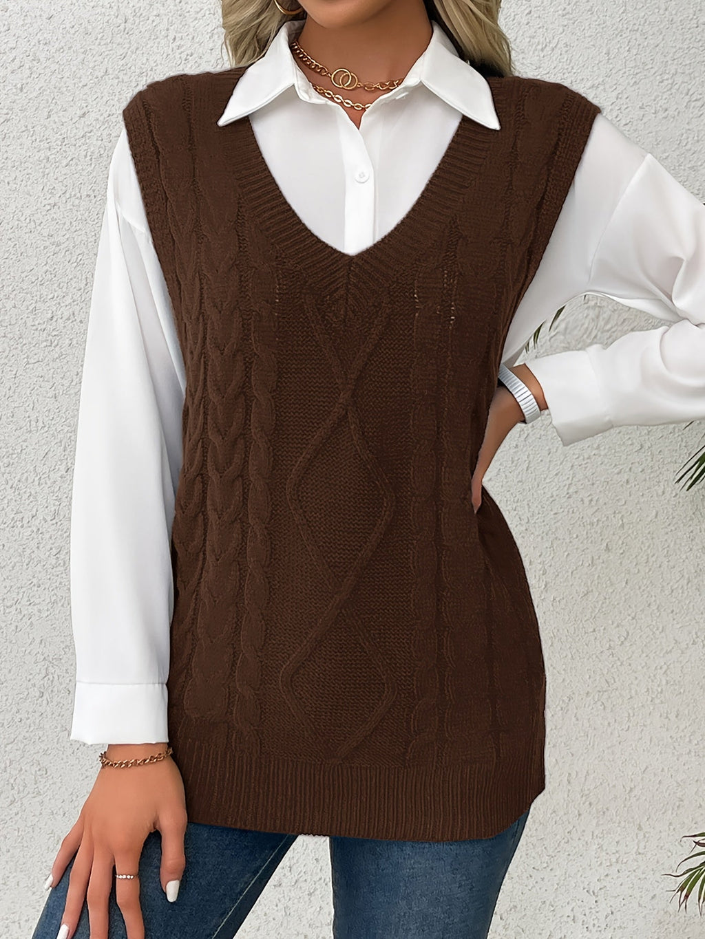 Women's Sleeveless Cable Knit Layering Slipover with V-Neck