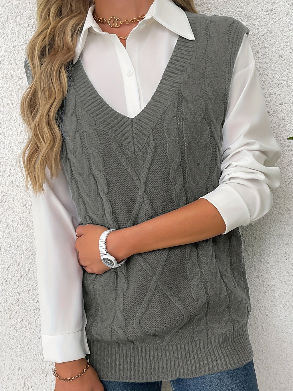 Women's Sleeveless Cable Knit Layering Slipover with V-Neck