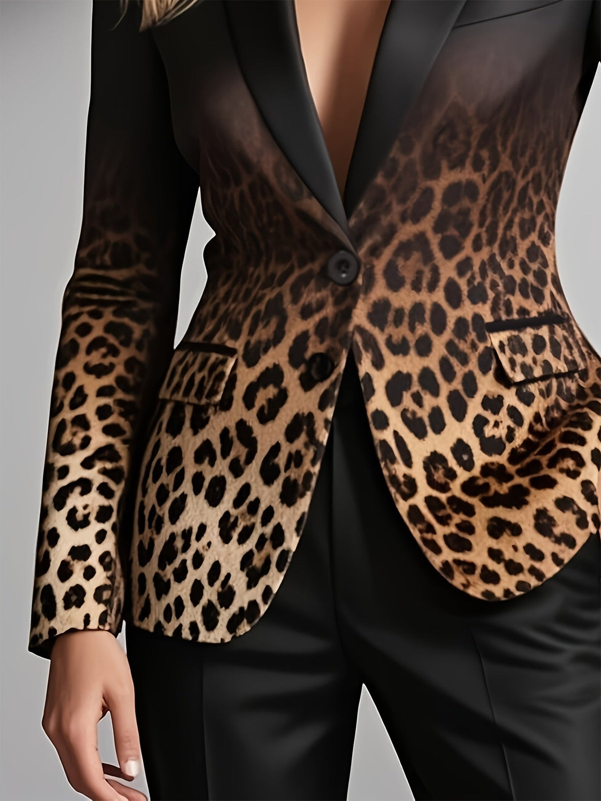 Women's Statement Leopard Print Blazer with Lapels and Flap Pockets