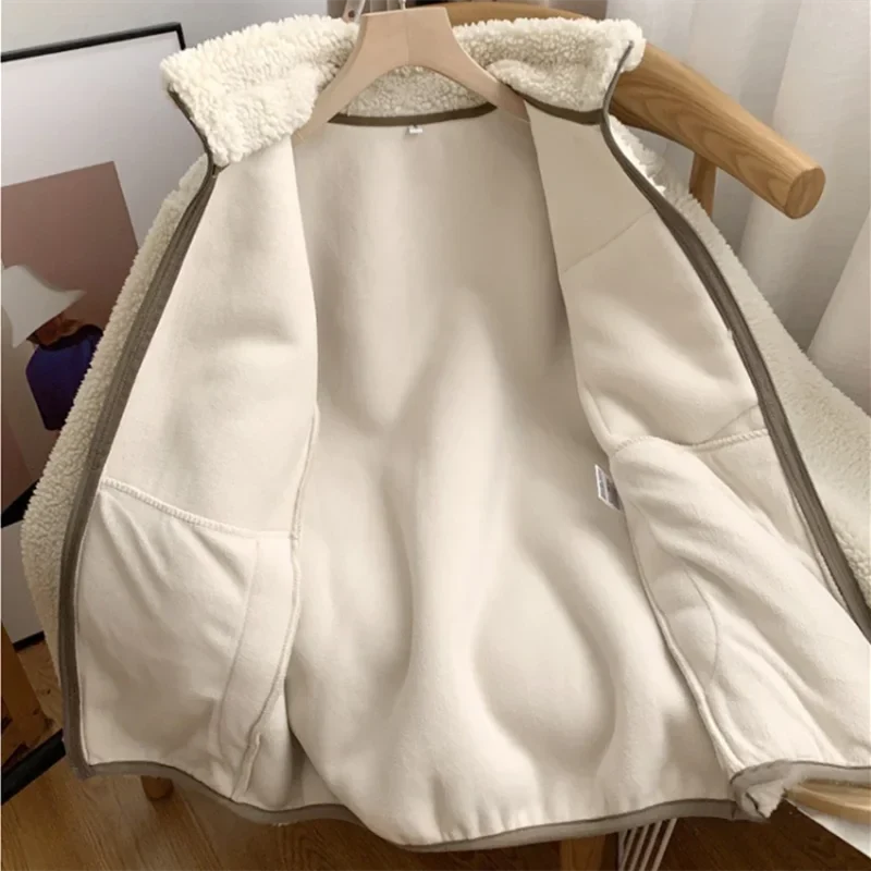 Women's Contrast-Pocket Borg Fleece Jacket with Stand-Up Collar
