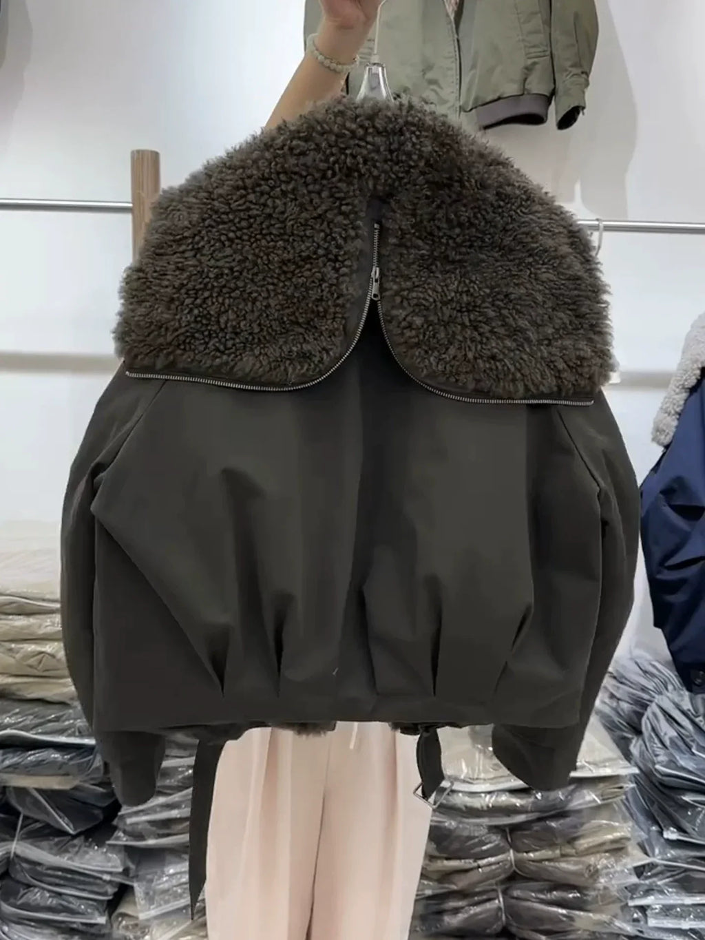 Women's Oversized Biker Jacket with Plush Faux-Fur Collar and Lapels