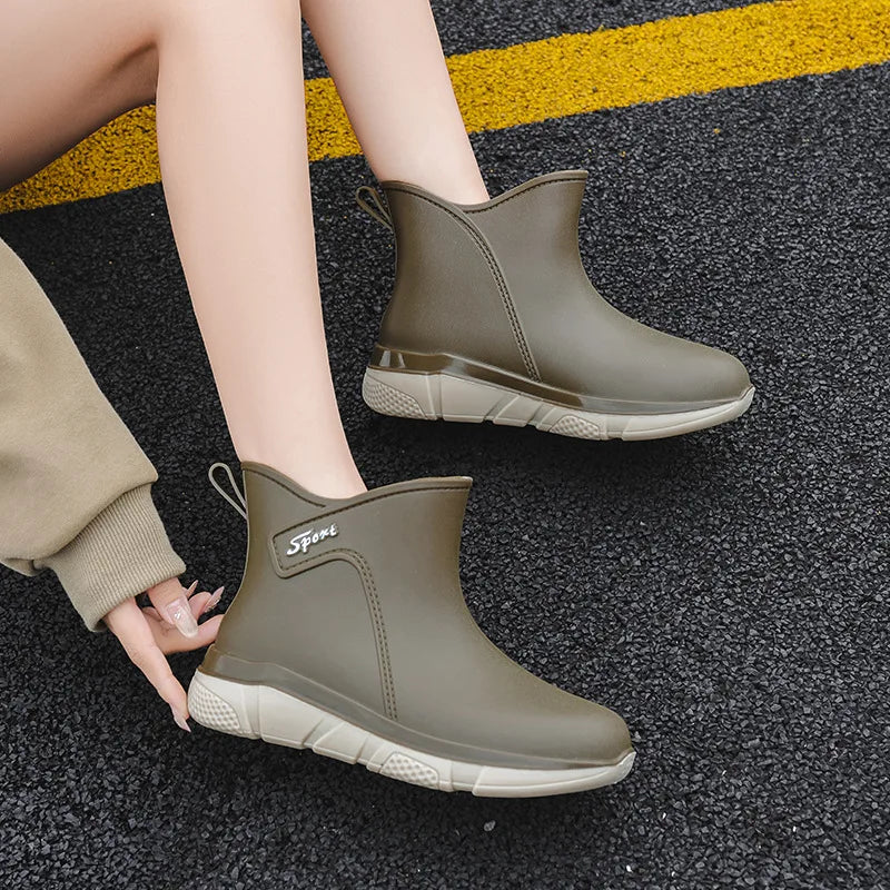 Women's Waterproof Rubber Wellies in Lined and Unlined Styles