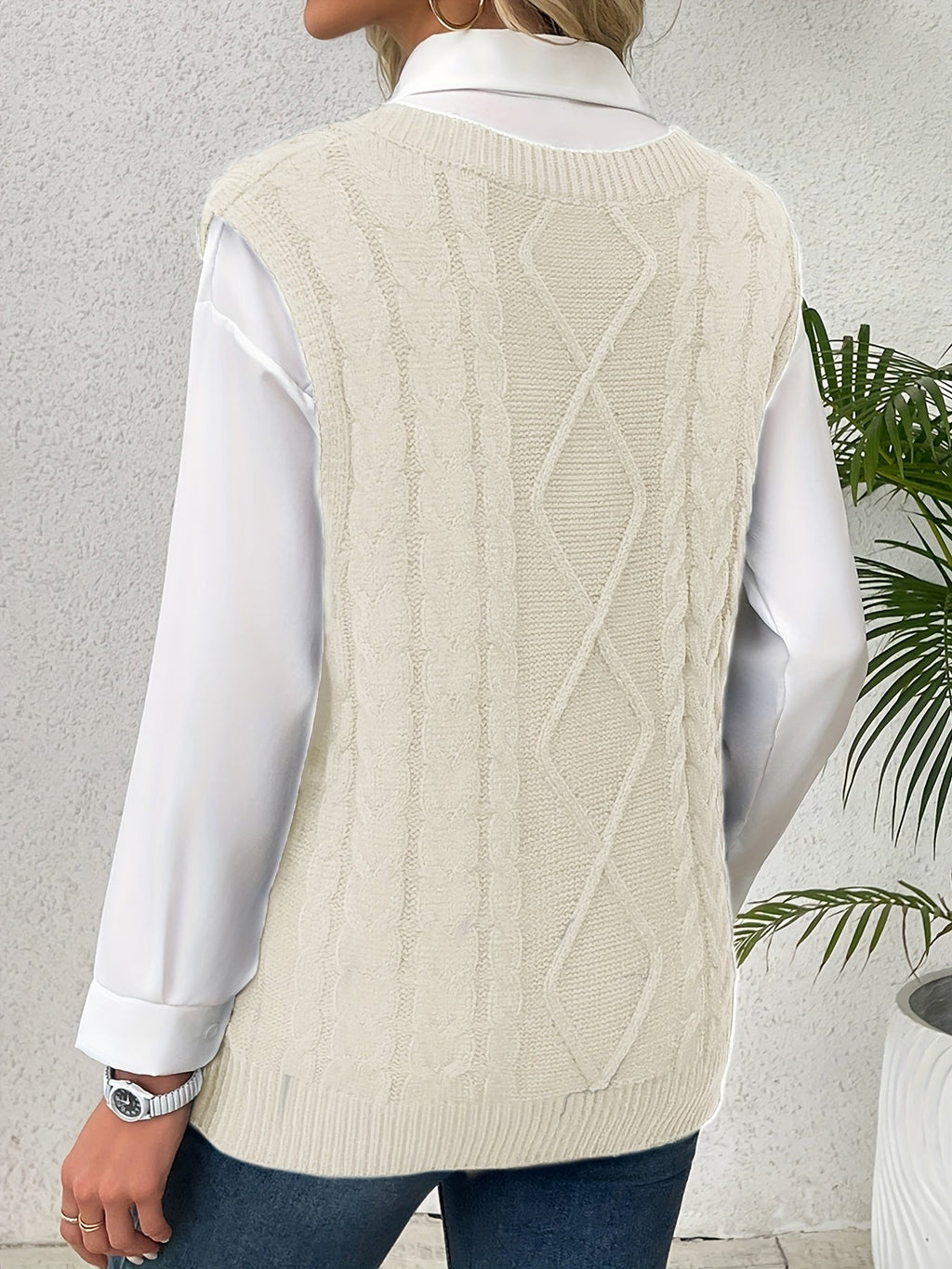 Women's Sleeveless Cable Knit Layering Slipover with V-Neck