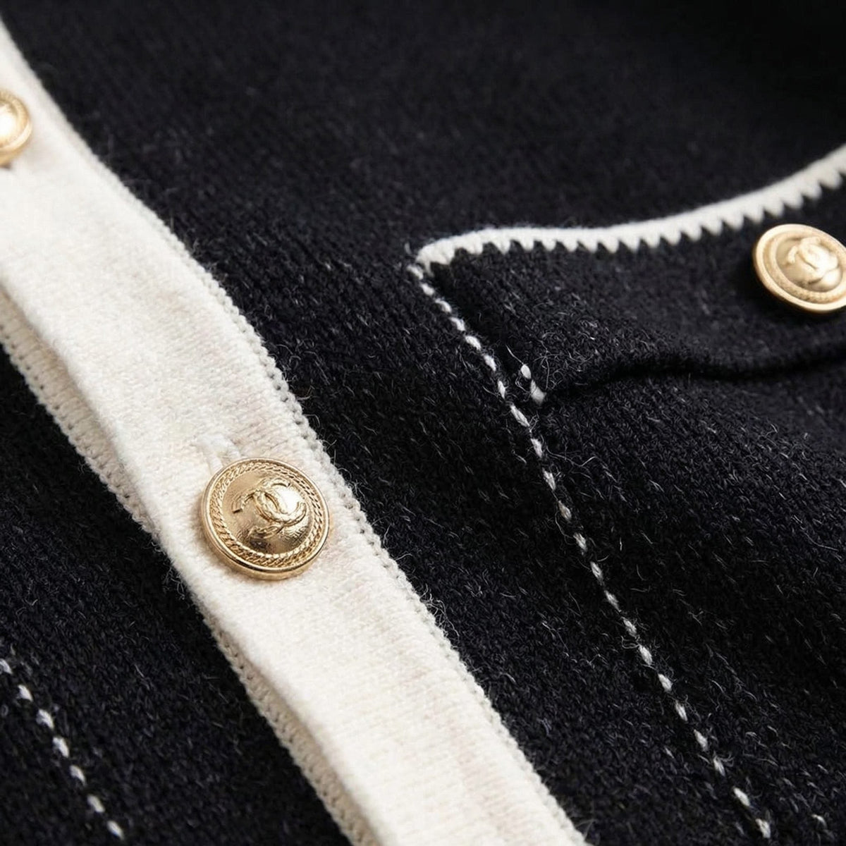 Women's Preppy Button-Front Cardigan with Chest Patch Pockets
