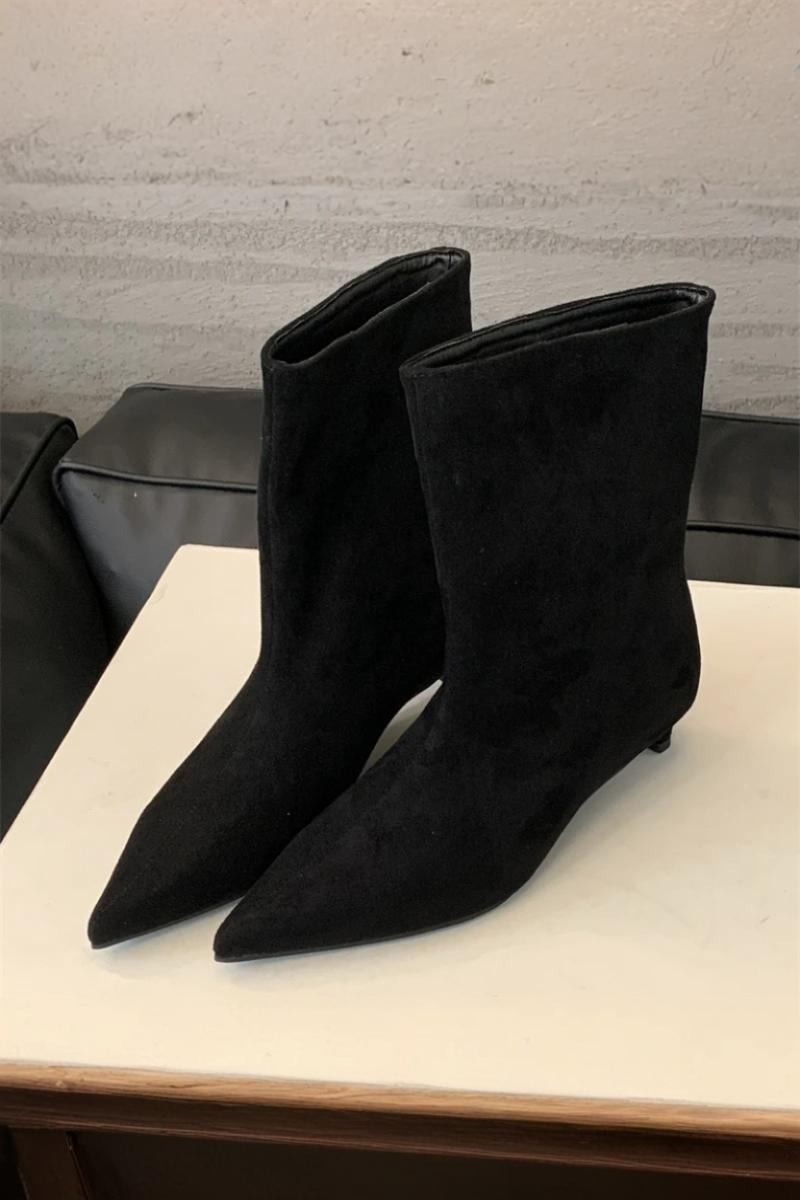 Women's Pull-On Kitten Heel Boots with Tapered Pointed Toe - Black