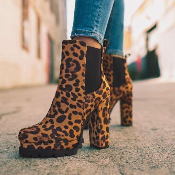 Women's Stacked-Heel Chelsea Ankle Boots with Textured Platform - Leopard