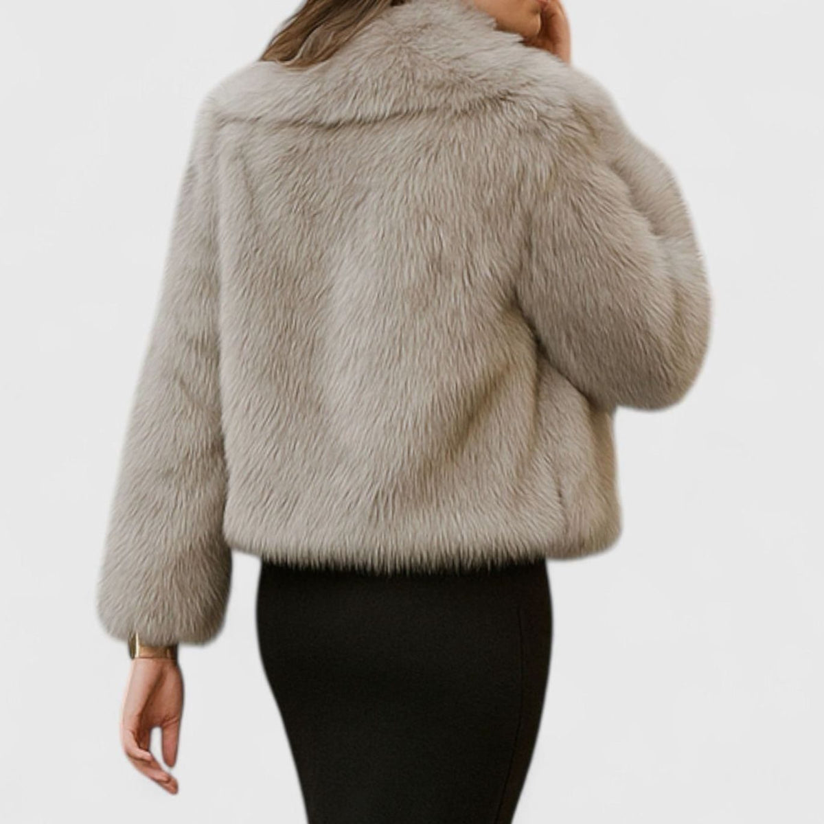 Women's Voluminous-Collar Faux Fur Jacket in a Cropped Cut