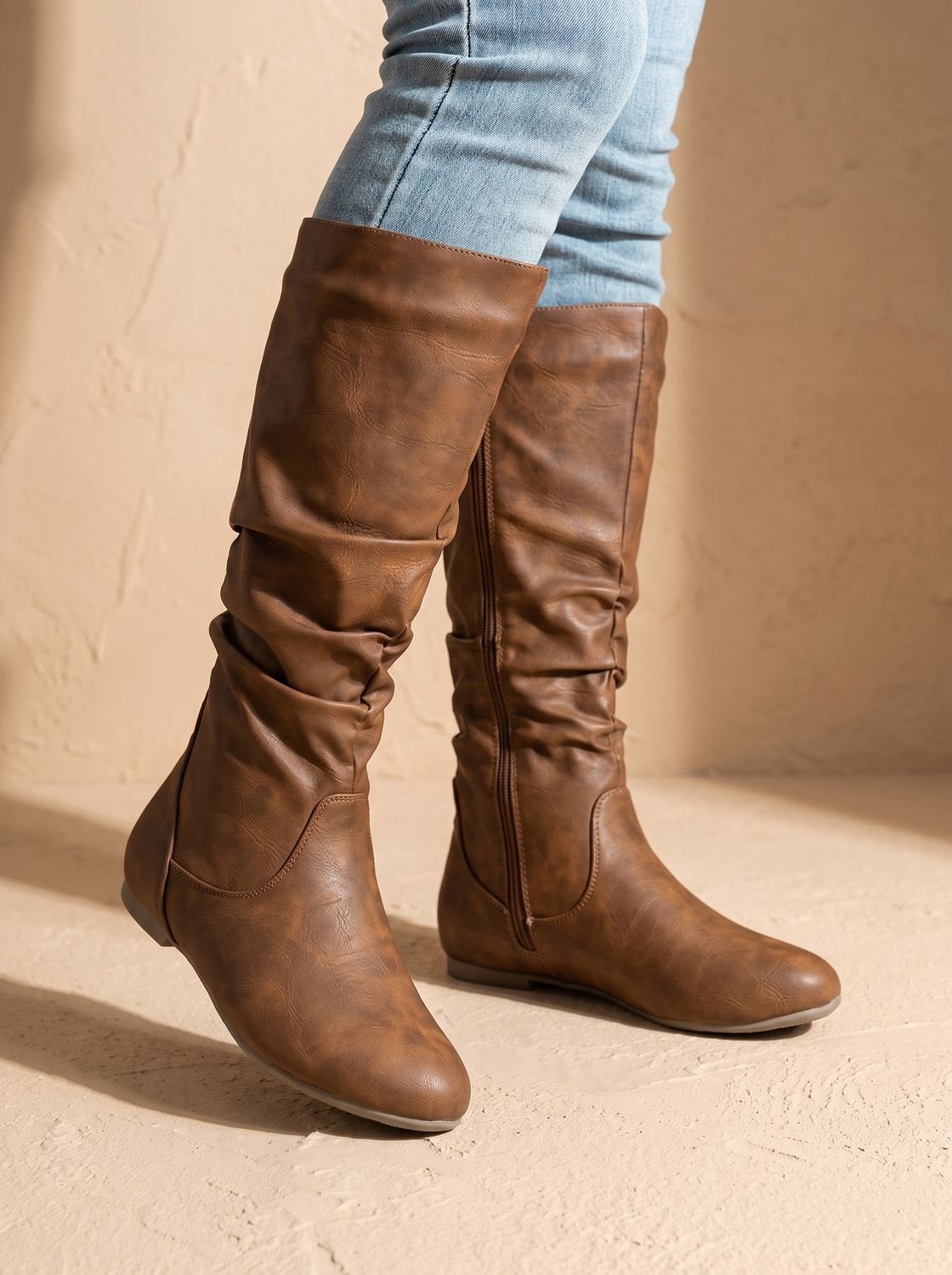 Women's Flat Knee-High Boots with Gathered Shaft and Zip Opening