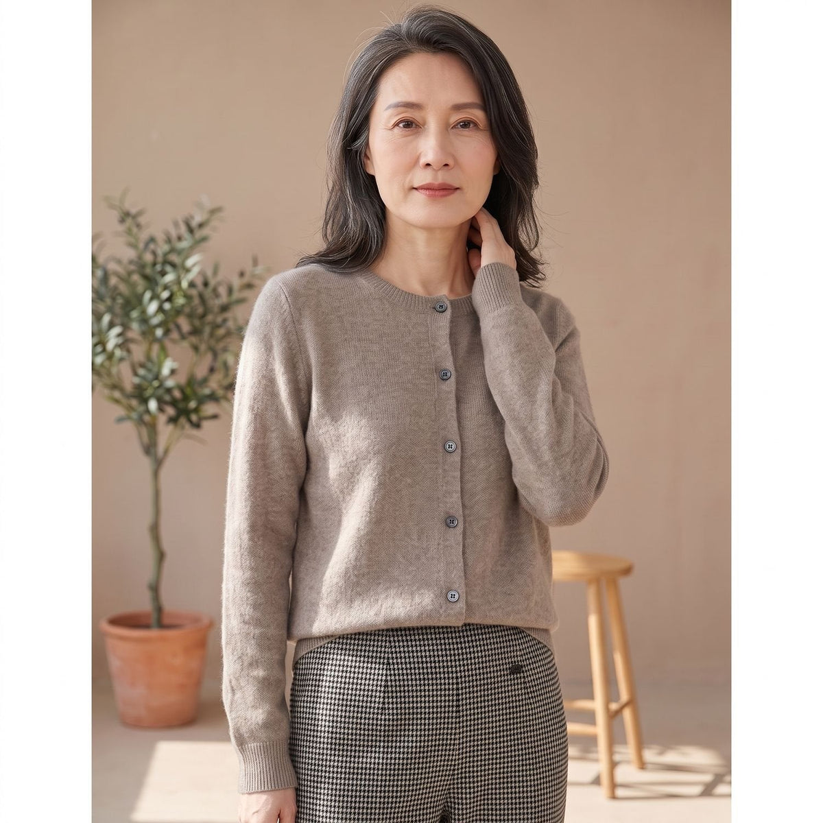 Women's Smooth Merino-Blend Knit Cardigan for Office Days - Brown