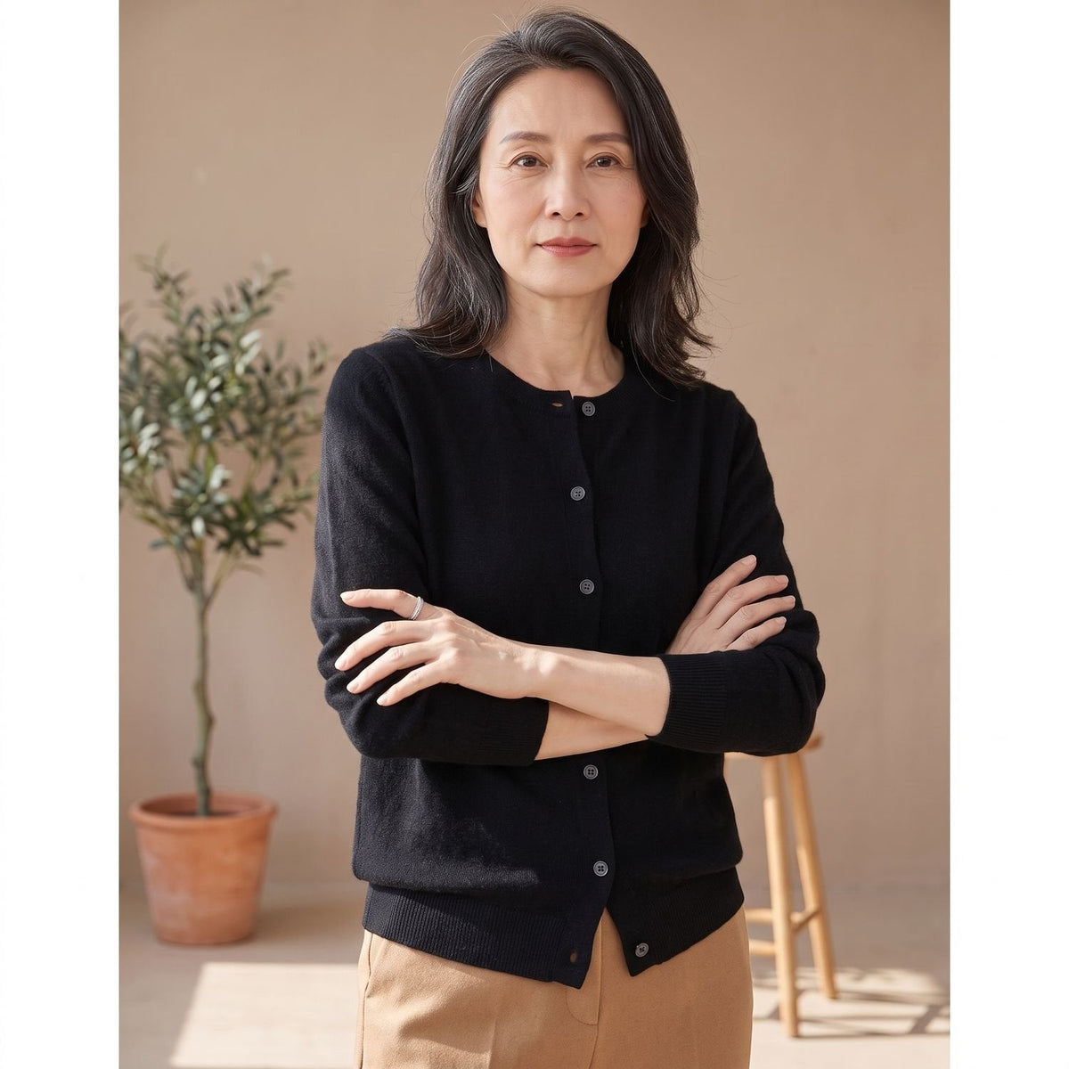 Women's Smooth Merino-Blend Knit Cardigan for Office Days - Black