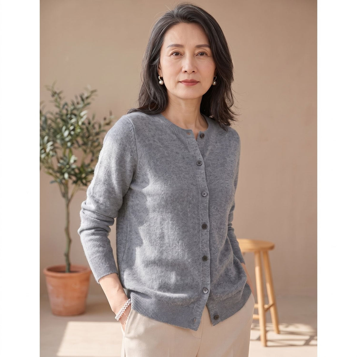 Women's Smooth Merino-Blend Knit Cardigan for Office Days - Grey