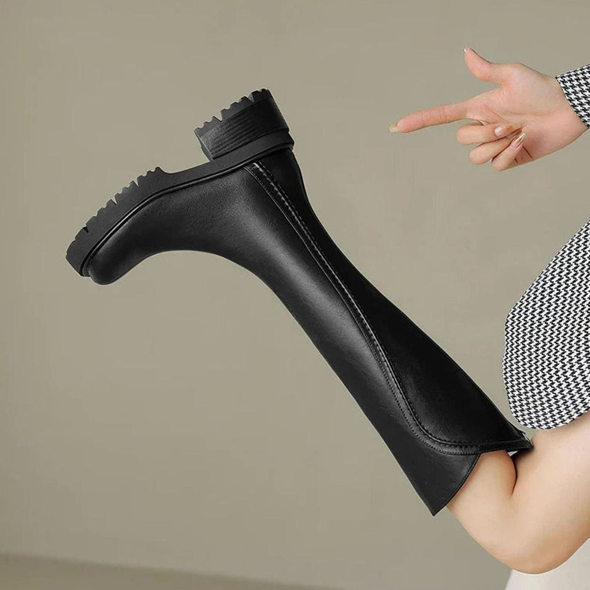 Women's Sleek Leather Lug-Sole Knee Boots with Orthopedic Cushioning