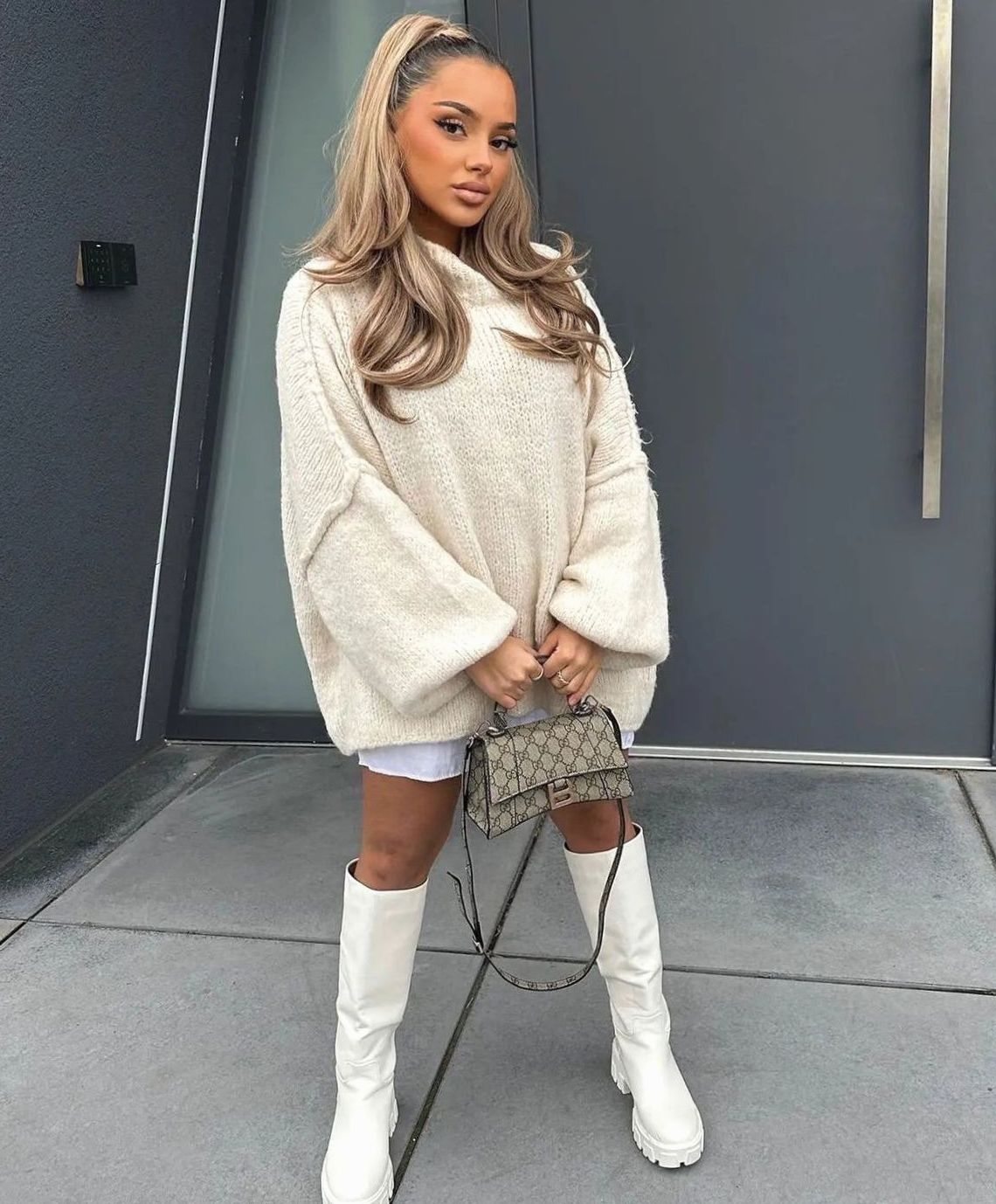 Women's Roomy Chunky-Knit Roll Neck Jumper - Apricot