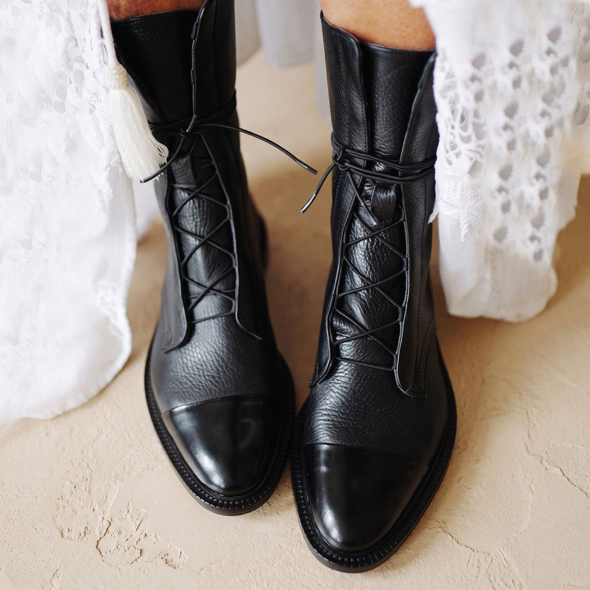 Women's Retro-Inspired Lace-Front Boots with Removable Insole - Black