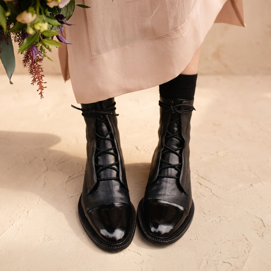 Women's Retro-Inspired Lace-Front Boots with Removable Insole